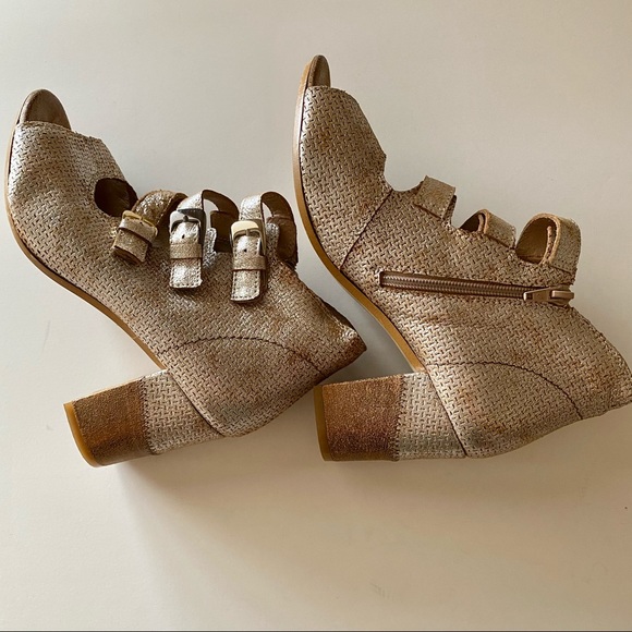 Unity.In.Diversity Comfortably Hip European Heels - Picture 2 of 16